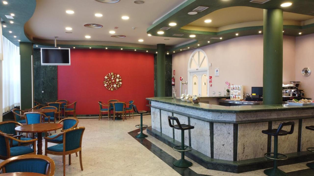 Checkin Madrid Parla Hotel ภายนอก รูปภาพ