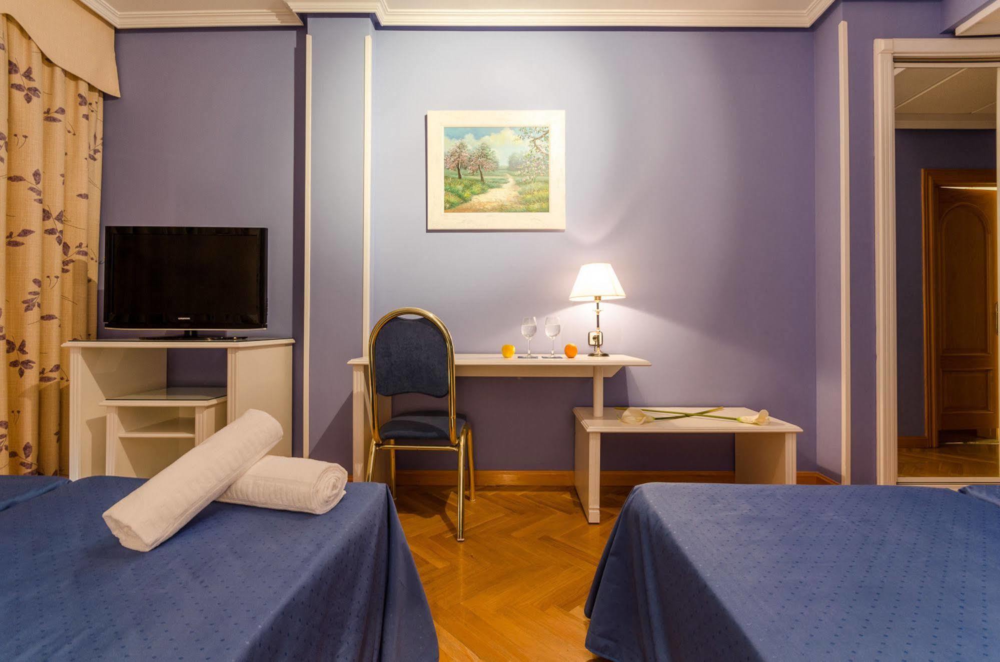 Checkin Madrid Parla Hotel ภายนอก รูปภาพ