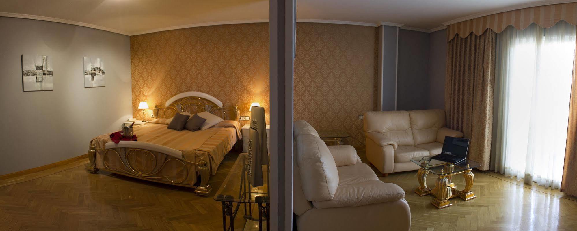 Checkin Madrid Parla Hotel ภายนอก รูปภาพ